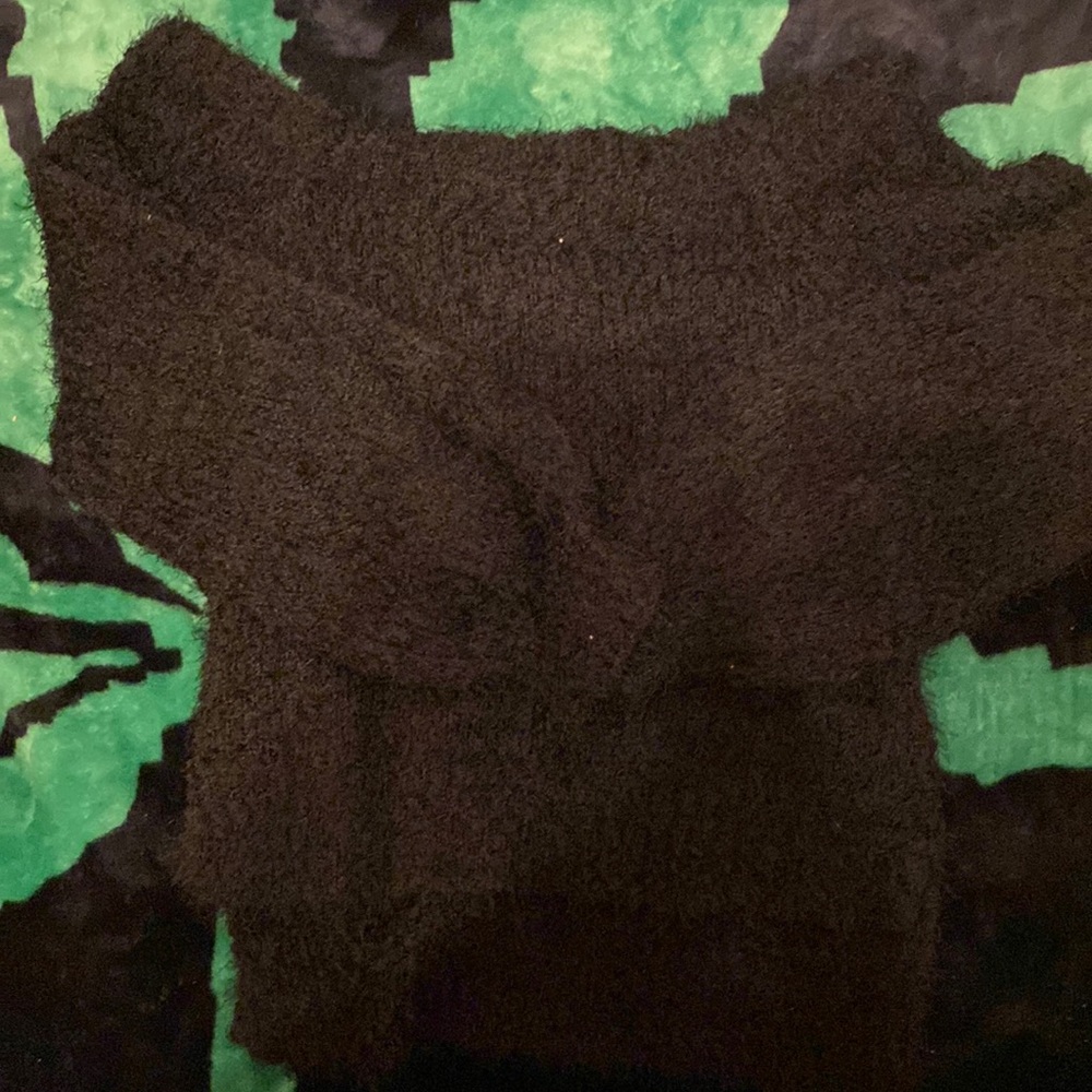 Never warn cropped sweater from rue21 size small